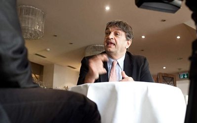 گفت‌وگوی متفاوت سردبیر «متافوتبال» و کاندیدای فرانسوی ریاست فیفا: اگر انتخاب شوم ایران و سایر فدراسیون‌ها را وارد کمیته اجرایی فیفا می‌کنم / بحران فیفا ربطی به فیفا ندارد و متوجه کنفدراسیون‌هاست / فیفا نیاز به رییسی دارد که دنیا را بشناسد، مثل من!