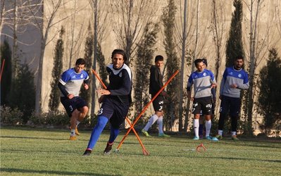 کرار جاسم در تمرین استقلال آفتابی شد