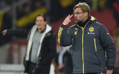 سرمربی دورتموند برخی از بازیکنانش را به کم کاری متهم کرد: در حد و اندازه‌های خود ظاهر نمی‌شوند / شک نکنید در بوندسلیگا می‌مانیم