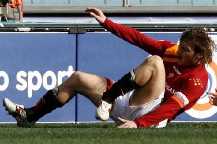 Francesco Totti (Injury).jpg