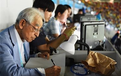 خبرنگار ژاپنی که دهمین جام جهانی را تجربه می‌کند + عکس