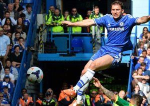 ایوانوویچ - جانسون|پرواز ایوانویچ برای دفع توپ