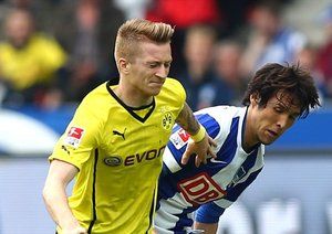 ماركو رویس - هوسوغاي|تقابل مارکو ریس برای گذشتن از سد بازیکن حریف