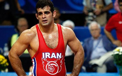 جام جهانی کشتی فرنگی | قاسم رضایی به مدال نقره رسید/ سه وزن اول طلایی برای ایران نداشت