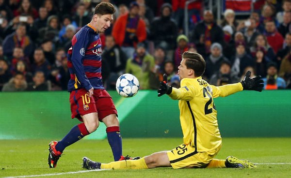 Lionel-Messi-Barcelona-Wojciech-Szczesny_LPRIMA20151124_0204_32.jpg