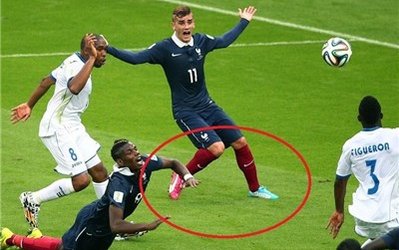 کفش‌های تابه‌تای مهاجم فرانسه!