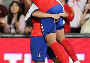 شادی بازیکنان کره بعد از گلزنی|کره جنوبی 2 - 0 ازبکستان / جام ملت های آسیا