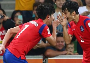 شادی بازیکن کره بعد از گلزنی