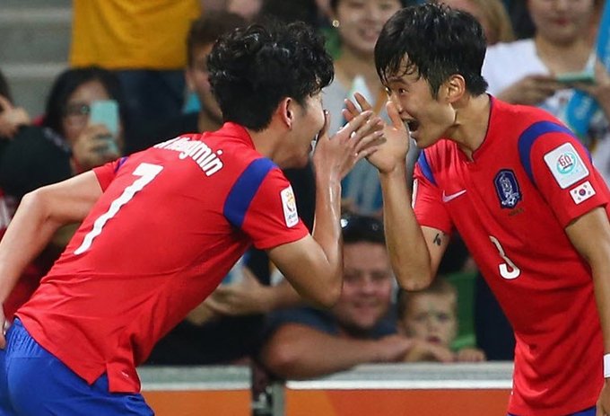 شادی بازیکن کره بعد از گلزنی