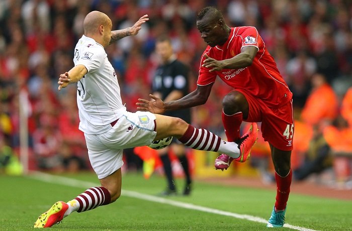 02. Alan Hutton (Aston Villa).jpg