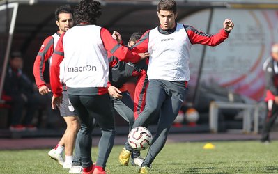 حاتمی: چون با سر و صدا به پرسپولیس آمدم کار سختی در پیش دارم / اردوی خوبی در امارات برگزار کردیم