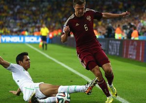 عِیسی ماندی - ماكسيم كانونيكُف