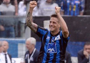 جرمان گوستاو دنيس|جشن مهاجم آتالانتا بعد از گلزنی مقابل میلان