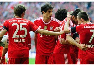 بایرن مونیخ|خوشحالی بازیکنان بایرن بعد از باز کردن دروازه برمن