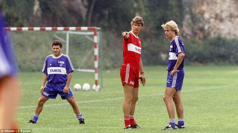 26BAFB2100000578-2998614-Wenger_worked_with_some_huge_names_in_Monaco_and_is_pictured_giv-a-74_1426592326226.jpg