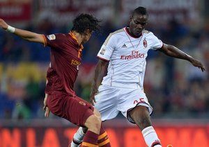 ماریو بالوتلی - خوزه رادولف|درگیری ربیرو و بالوتلی برای تصاحب توپ.