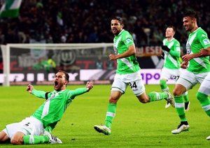 شادی بازیکن وولفسبورگ|وولفسبورگ 4 - 1 بایرن مونیخ