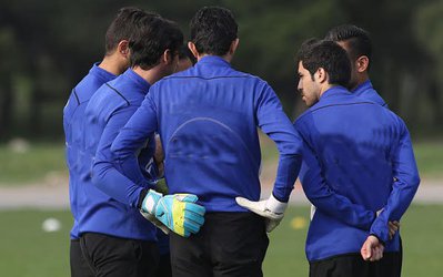 پشت پرده کنار گذاشتن چند بازیکن استقلال/ منصوریان خیلی زود مغلوب بزرگان تیم شد