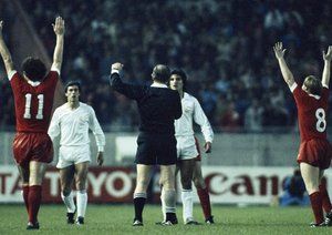 فینال لیگ قهرمانان اروپا 1981|سوت پایان فینال لیگ قهرمانان اروپا 1981، پیروزی 1-0 رئال برابر لیورپول را تأیید کرد.