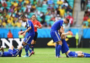 بوسنی و هرزگوین|برخورد دو بازیکن بوسنی باهم در جریان بازی با ایران.