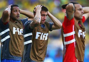 كارمونا - لوئیس والدیویا|حسرت نیمکت نشینان تیم ملی شیلی در جریان ضربات پنالتی.