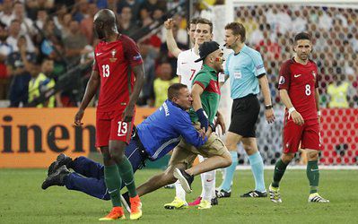 سوژه روز | جریمه جیمی‌جامپ ایرانی که کریستیانو را در آغوش کشید