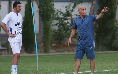 منصوریان با دو حرکت رحمتی را مات می کند