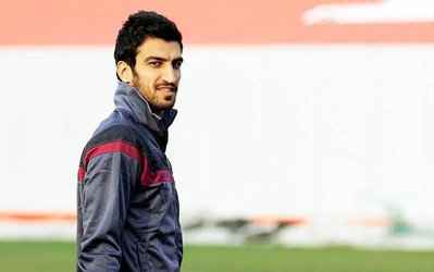 توافق تراکتورسازی با مدافع پرسپولیس/ ماهینی به تبریز آمد