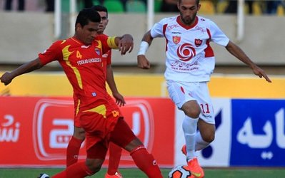 بهمن کامل به متافوتبال: فولاد برای دفاع از عنوان قهرمانی اش بازی می کند