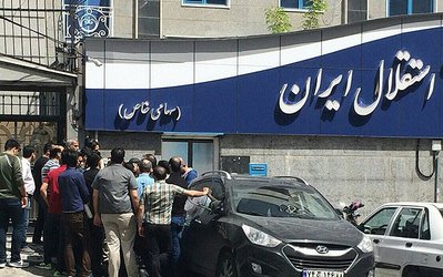 مظلومی نیامده مخالفت‌ها شروع شد/ تجمع برخی هواداران مقابل باشگاه