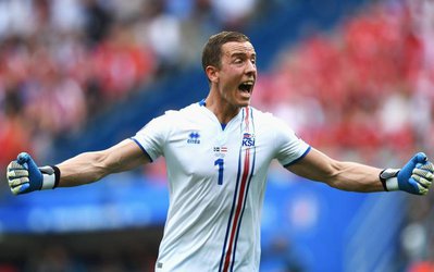 سوژه روز | از کارگردانی تا دروازه‌بانی؛ زندگی عجیب دروازه‌بان تیم شگفتی‌ساز یورو 