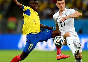 انر والنسیا - لورن كوسيلنی|تقابل انر والنسیا ، بازیکن اکوادور در مقابل لورن كوسيلنی.