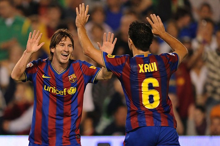 Lionel Messi & Xavi Hernandez.jpg