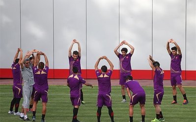 تمرین سبک سرخ‌پوشان پیش از دیدار با پدیده