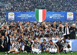جشن بازیکنان یوونتوس|یوونتوس 3 - 1 ناپولی / سری آ