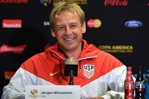 الیور بیرهوف: کلینزمن در حال مذاکره با انگلستان برای در درست گرفتن مسئولیت کادر فنی سه شیرها است.