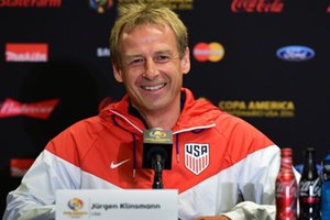 الیور بیرهوف: کلینزمن در حال مذاکره با انگلستان برای در درست گرفتن مسئولیت کادر فنی سه شیرها است.