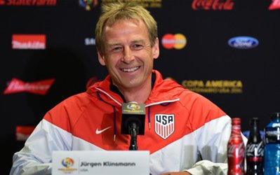 الیور بیرهوف: کلینزمن در حال مذاکره با انگلستان برای در درست گرفتن مسئولیت کادر فنی سه شیرها است.