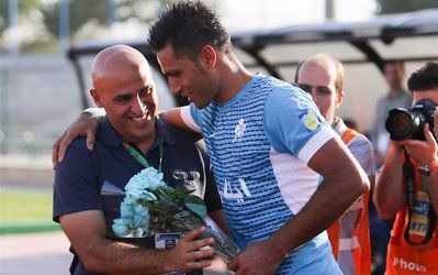 صادقی: وقتی بازیکنان استقلال اعتصاب می‌کنند، نتیجه همین می‌شود/ اگر فقط یک پا داشتم، رگ گردنم را می‌زدم تا ۶ گل نخوریم