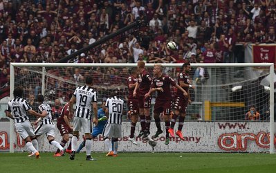 سری‌آ | تورینو 2 - یوونتوس 1 / لاتزیو 1 - کیه‌وو 1 / یوونتوس بعد از 20 سال در دربی تورین تن به شکست داد + چیدمان