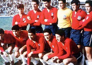 جام جهانی 1962|تیم ملی شیلی پیش از یکی از دیدارهای خود در جام جهانی 1962 شیلی، برابر عکاسان به صف ایستاده اند.