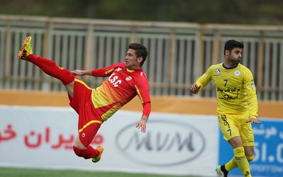 نقل و انتقالات | کامل با فولاد تمدید کرد