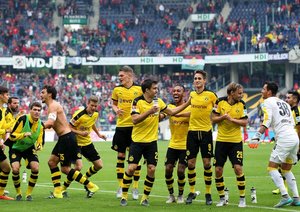 شادی بازیکنان دورتموند|هانوفر 2 - 4 بوروسيا دورتموند / بوندسلیگا