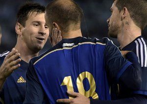 رودریگو سباستین پالاسیو - مسی|شادمانی بازیکنان آرزانتین بعد از گلزنی مقابل ترینداد و توباگو.