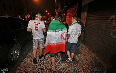 کری هواداران ایران و نیجریه در ورزشگاه + عکس