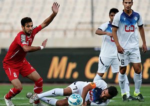 برخورد بازیکنان با هم|پرسپولیس تهران 1 - 0 پیکان / جام حذفی