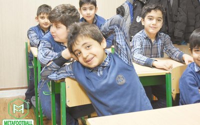 تصاویر ناب از هانی نوروزی / از نیمکت پرسپولیس تا نیمکت مدرسه