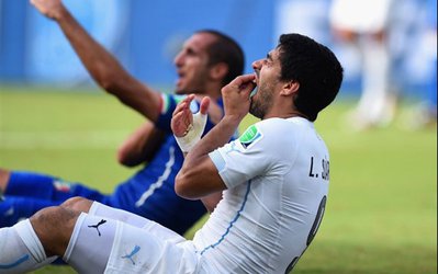 فیفا اعلام رای سوآرس را به تاخیر انداخت