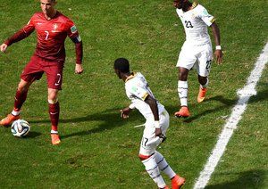 کریستیانو رونالدو|کنترل توپ توسط فوق ستاره پرتغال ، کریستیانو رونالدو .