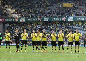 بوروسيا دورتموند|سکوت بازیکنان قبل از بازی به احترام درگذشت ویلانوا